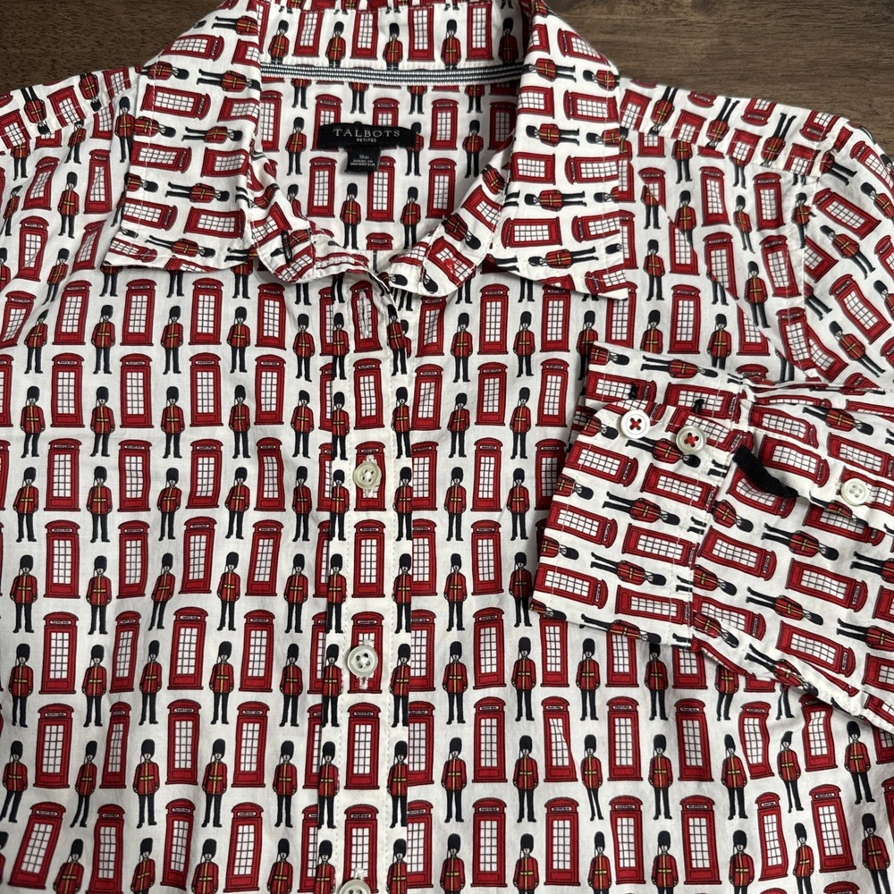 Talbots British Royal Guard Phone Booth Print Button Up Shirt Small Petite SP